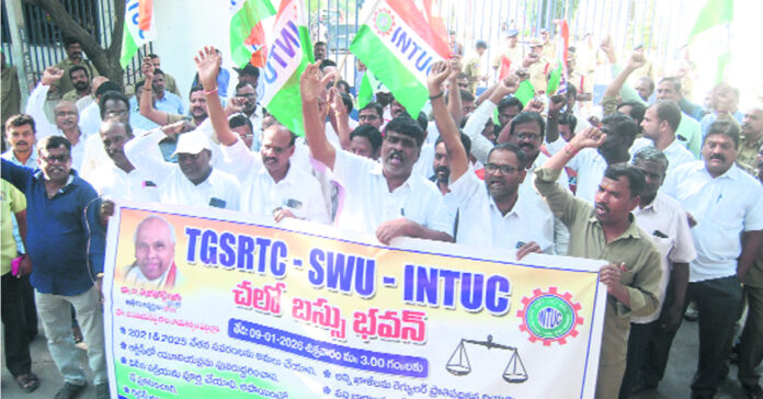 The pending issues of RTC workers must be resolved.