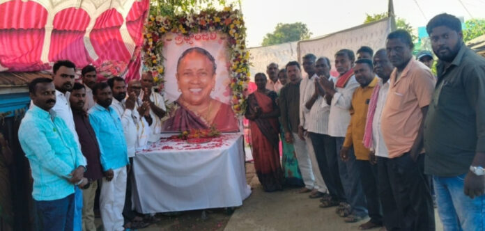 Yadava Sangam visits the family of the deceased