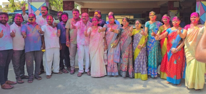 మున్సిపల్ కార్యాలయంలో హోలీ వేడుకలు