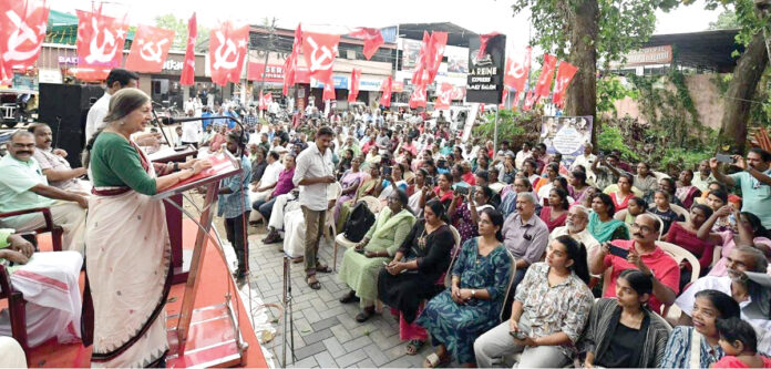 రాజ్యాంగ విలువలు పరిరక్షిస్తున్న కేరళం