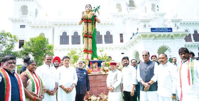 అసెంబ్లీ ఆవరణలో కొలువుదీరిన తెలంగాణ తల్లి
