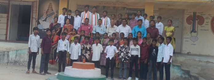 విద్యార్థులే ఉపాధ్యాయులైన వేళ