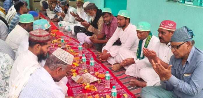 ఇఫ్తార్ విందులో పాల్గొన్న బీఆర్ఎస్ నాయకులు