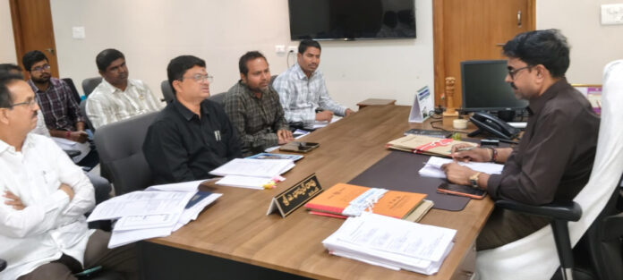 మున్సిపాలిటీలో అభివృద్ధి పనులపై ప్రత్యేక దృష్టి సాధించాలి