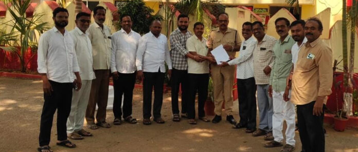 Those who attacked the doctor should be arrested immediately.