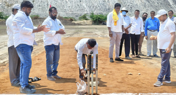 శ్రీపాదరావు స్మారకార్ధం క్రికెట్ టోర్నమెంట్ ప్రారంభం