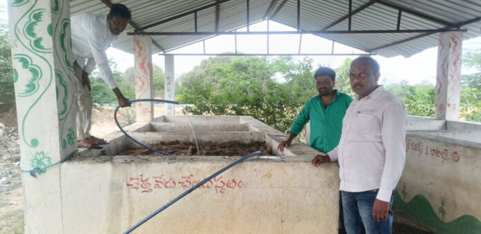 కాంపోస్ట్ షెడ్ ను పరిశీలించిన కార్యదర్శి