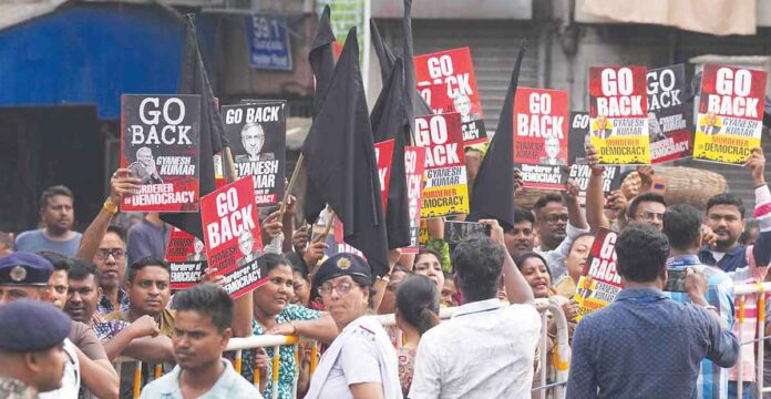 సీఈసీ జ్ఞానేశ్ కుమార్కు చేదు అనుభవం