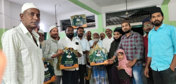 Distribution of Ramadan Topa kits to Muslim brothers