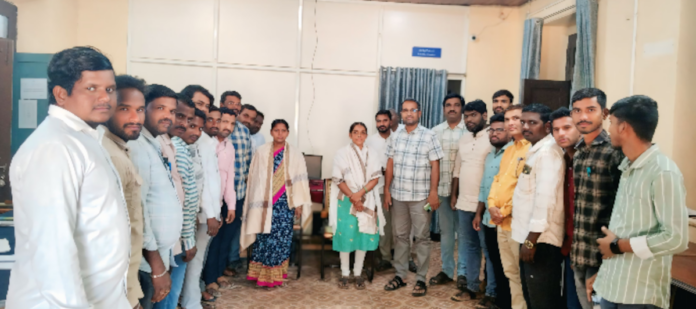 Women should be respected: Tahsildar