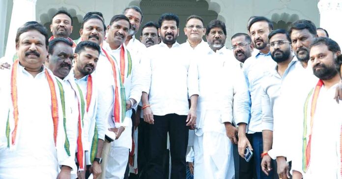 గవర్నర్ ప్రసంగానికి బీఆర్ఎస్ అడ్డగింత