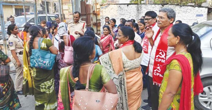 ఆశాలపై ప్రభుత్వ దమనకాండ