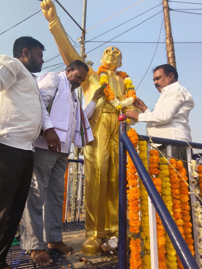 అంబేద్కర్ అందరివాడు, ప్రపంచ మేధావి: బస్వాపూర్ సురేష్ గొండ