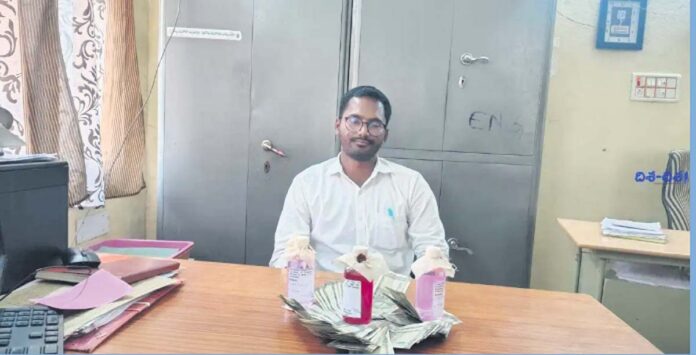 ఏసీబీకి చిక్కిన హుజురాబాద్ మున్సిపల్ ఏఈ