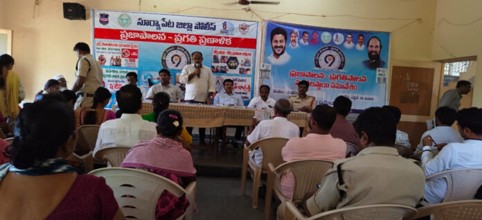 ప్రభుత్వ పథకాలు లబ్దిదారులకు అందేలా అధికారులు కృషి చేయాలి