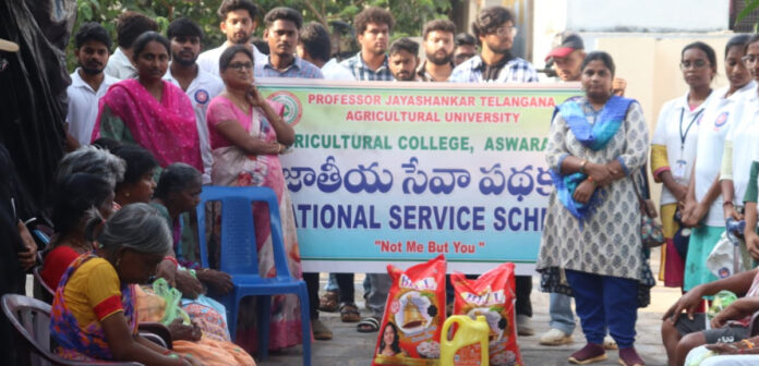 Agricultural College students' service program at an old age home