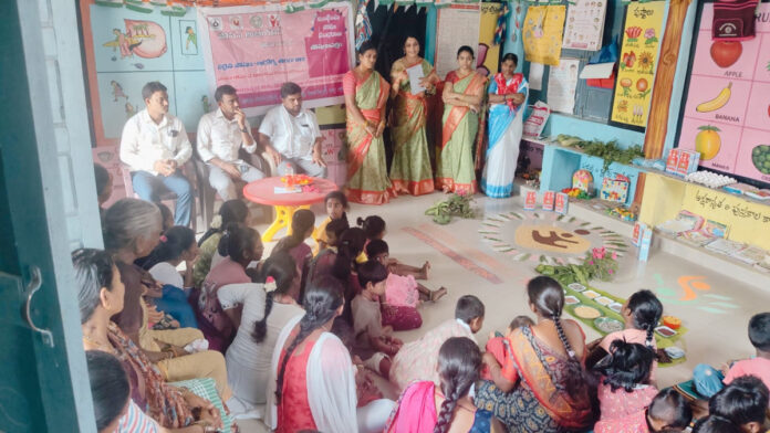 Potion is being prepared in the Anganwadi of the elderly.!