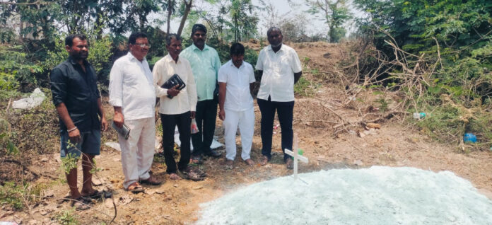 RTI working group member Sudhakar consults with the family of the deceased