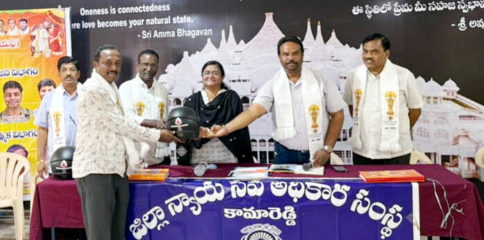 The services of the Kamareddy IVF blood donor group are commendable.