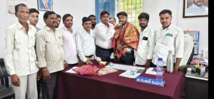Ration dealers felicitate Dongli's new Tahsildar