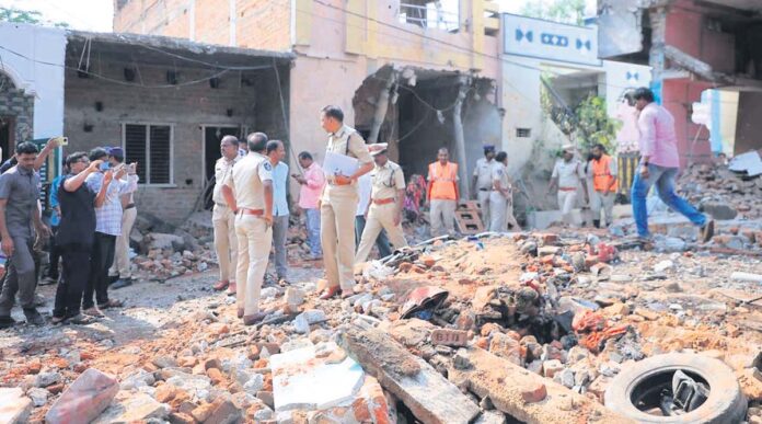 ఏపీలోని సత్యసాయి జిల్లాలో భారీ ప్రమాదం