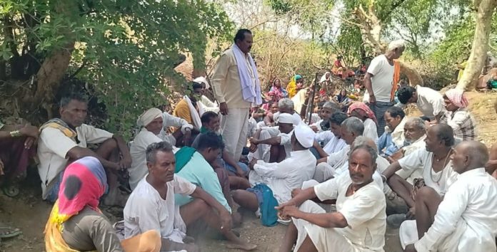 Sarpanch meets with migrant workers