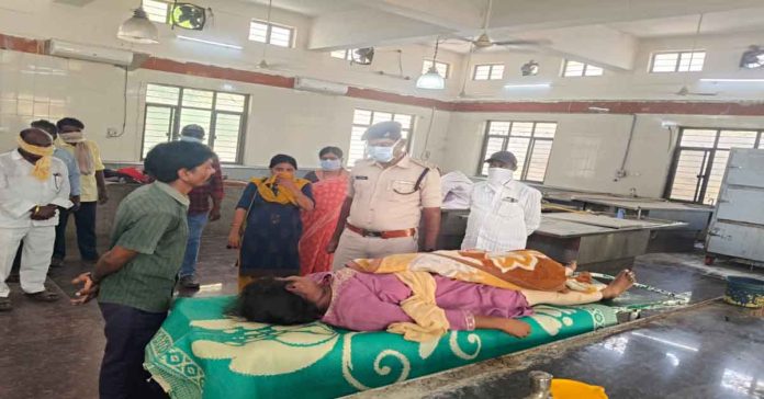 అదనపు కట్నం కోసం వేధింపులు..వివాహిత ఆత్మహత్య