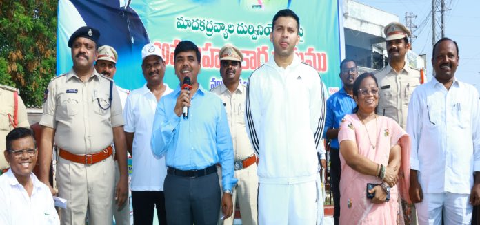 Youth should stay away from bad habits: Collector