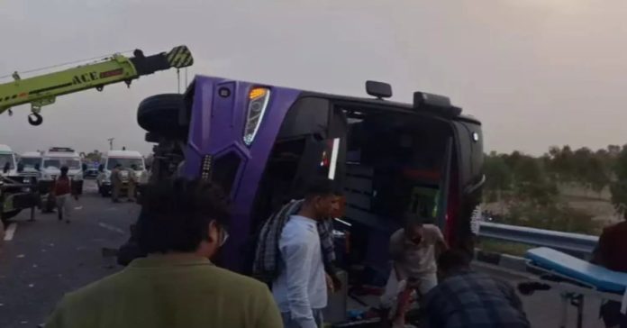 బస్సు బోల్తా.. ఆరుగురు మృతి