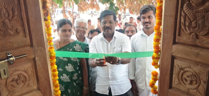 ఇందిరమ్మ ఇండ్ల ప్రారంభోత్సవాల్లో ఎమ్మెల్యే వంశీకృష్ణ