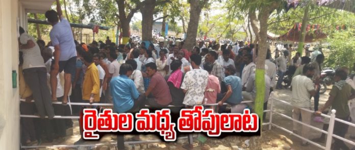 Farmers and herders flock for sorghum tokens