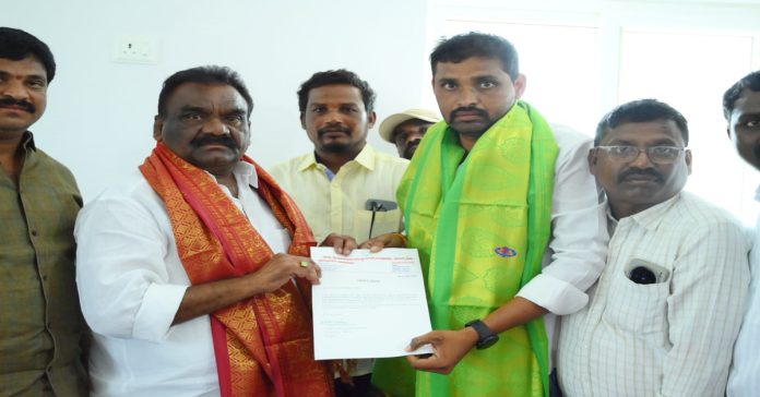 గ్రంథాలయ చైర్మన్గా వీరబోయిన గంగరాజు యాదవ్