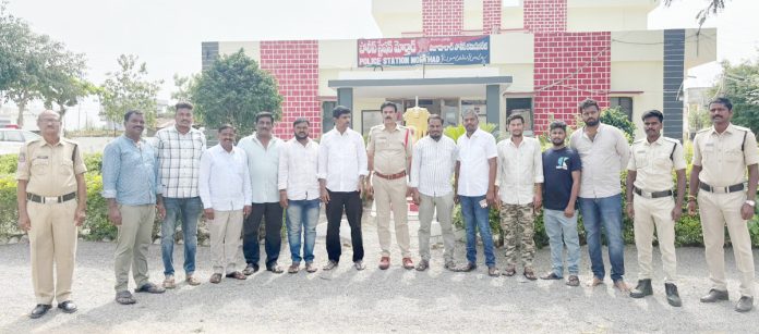 బీఆర్ఎస్ నాయకుల అరెస్టు