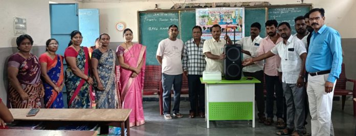 కోనాపూర్ ఉన్నత పాఠశాల కు మైక్ సెట్, స్పీకర్ వితరణ