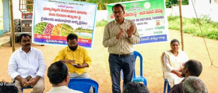 ఆరుతడి పంటల సాగుపై రైతులు దృష్టి సారించాలి