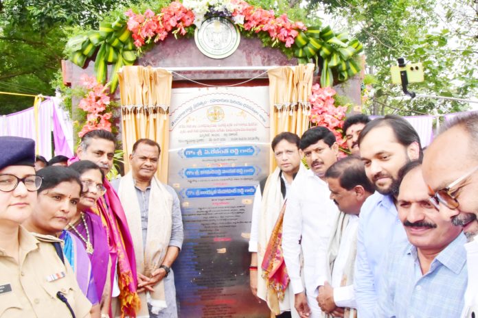 రోడ్లు మెరుగ్గా ఉంటేనే పరిశ్రమలు, ఉపాధి