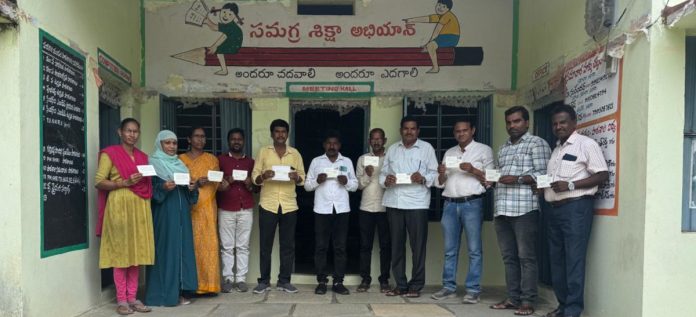 సమస్యల పరిష్కారానికై ఎస్ఎస్ఏ ఉద్యోగుల పోస్ట్ కార్డు ఉద్యమం