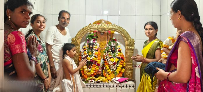 తొలి ఏకాదశి.. భక్తులతో కిటకిటలాడిన దేవాలయాలు