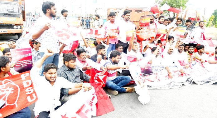 విద్యార్థి పోరుతో దద్దరిల్లిన సచివాలయం