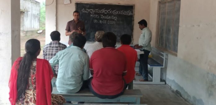 విద్యార్థులు రోజూ హాజరైయ్యేలా తల్లిదండ్రులు చూడాలి