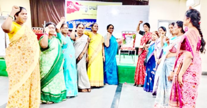 మానికొండ సూర్యావతికి ఘన నివాళులు