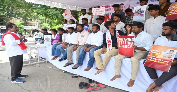 విద్యార్థి ఉద్యమాలను అణచివేయడం సిగ్గుచేటు