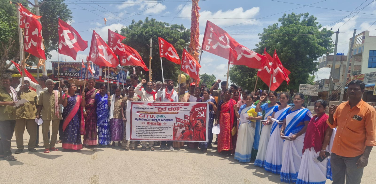 క్విట్ ఇండియా ఉద్యమ స్ఫూర్తితో పోరాడాలి