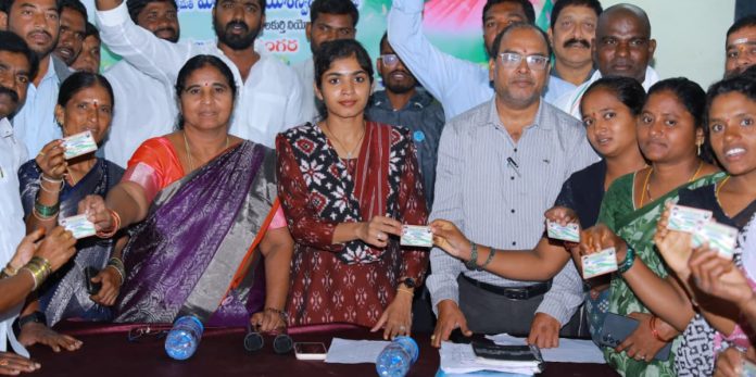 అర్హులందరికీ సంక్షేమ ఫలాలు అందించడమే లక్ష్యం: ఎమ్మెల్యే