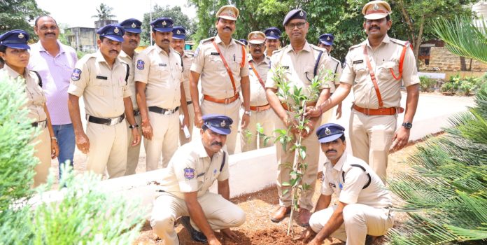 దమ్మపేట పోలీస్ స్టేషన్లో పాల్వంచ ఎస్డీపీవో వార్షిక తనిఖీ