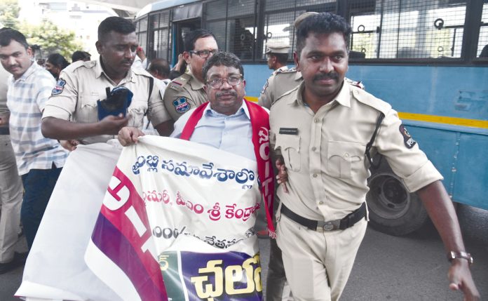 ఎక్కడికక్కడ అంగన్వాడీల అరెస్టు