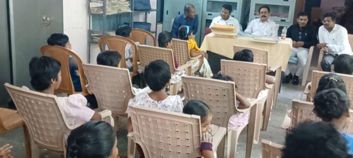 బాలసదనం హాస్టల్ ను సందర్శించిన అదనపు కలెక్టర్