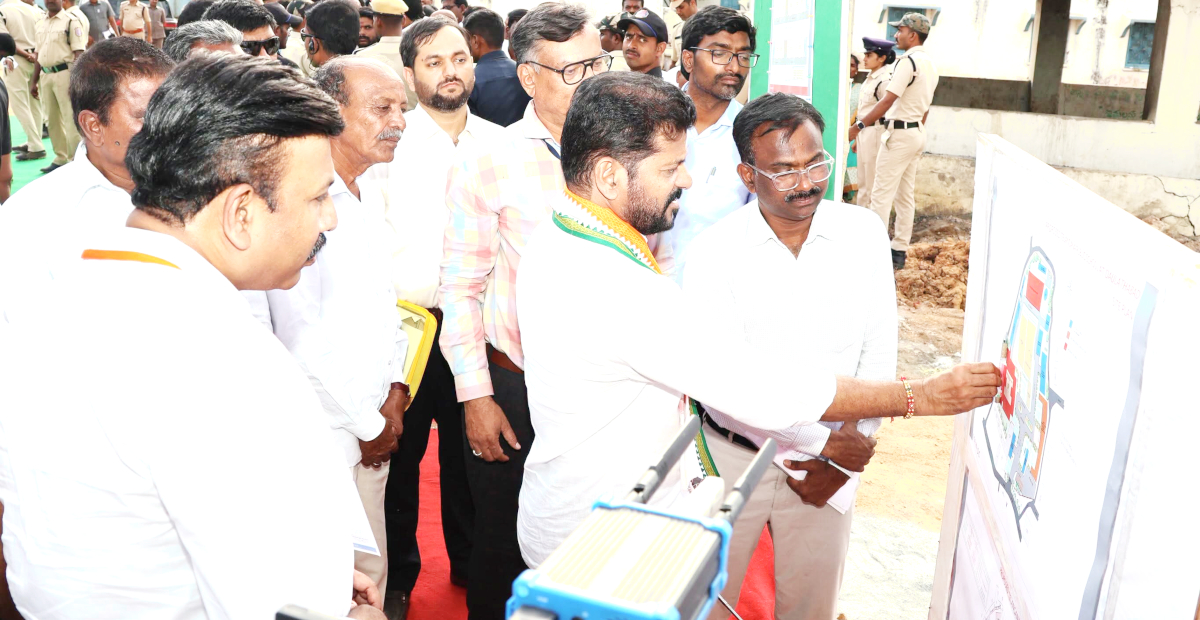 అభివృద్ధి పనుల్లో వేగం పెంచాలి