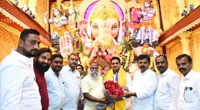 జగ్గారెడ్డిని కలిసిన నూతన డీసీసీ అధ్యక్షుడు