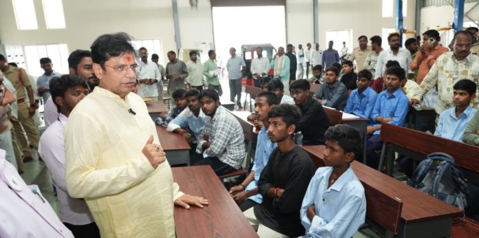 ఏటీసీ సెంటర్ ను సందర్శించిన మంత్రి శ్రీధర్ బాబు